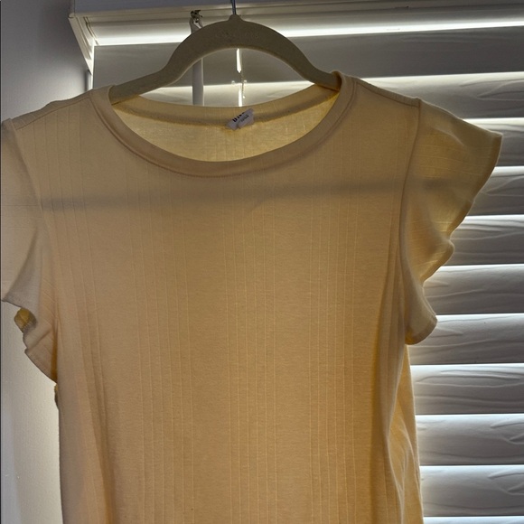 GAP Soft Yellow Ruffle Sleeve Tee Women’s Small Short Sleeve Casual Top - Picture 2 of 3